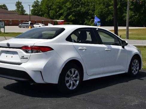 Used 2023 Toyota Corolla LE FWD image 3