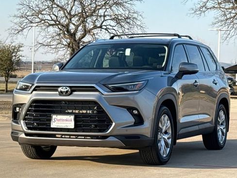 New 2026 Toyota Grand Highlander Limited image 3