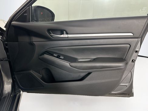 Used 2023 Nissan Altima 2.5 SV FWD image 30