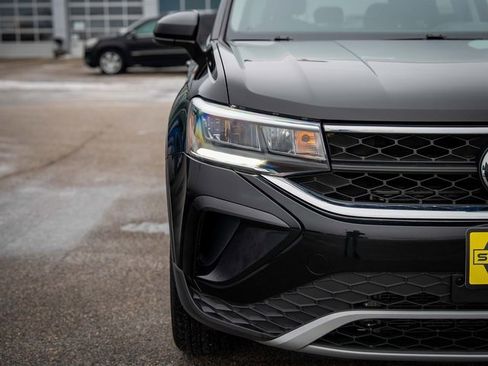 Used 2023 Volkswagen Taos SE image 4