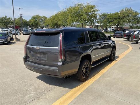 Used 2016 Cadillac Escalade ESV Luxury AWD/4WD image 3