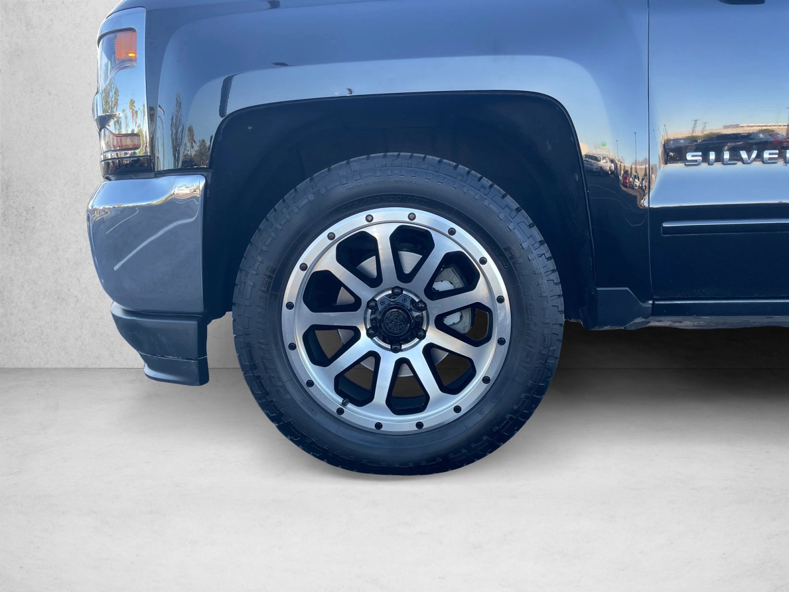 Used 2018 Chevrolet Silverado 1500 LT w/ All Star Edition RWD image 9