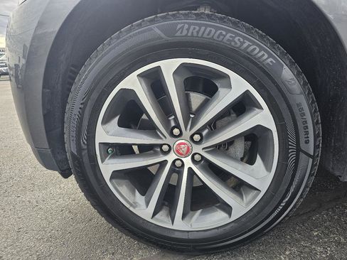 Used 2019 Jaguar F-PACE Premium image 9