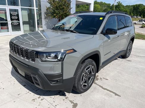 New 2026 Jeep Cherokee Laredo AWD/4WD image 1