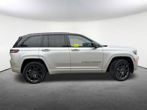 Used 2025 Jeep Grand Cherokee Summit w/ Obsidian Package AWD/4WD image 18