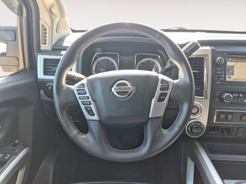 Used 2017 Nissan Titan PRO-4X AWD/4WD image 13