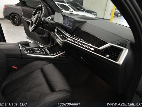 Used 2023 BMW X7 M60i w/ Climate Comfort Package image 21