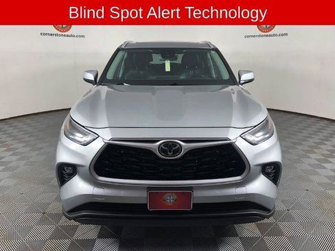 Used 2023 Toyota Highlander XLE AWD/4WD image 15