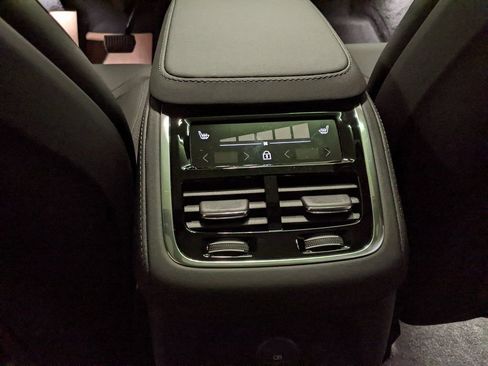 New 2025 Volvo XC90 T8 Core w/ Climate Package image 25