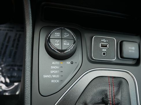 Used 2022 Jeep Cherokee Trailhawk w/ Sound & Nav Group AWD/4WD image 30
