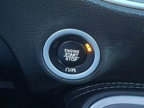 Used 2022 Dodge Challenger SXT image 27