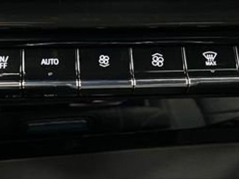 Used 2025 Chevrolet Suburban Premier image 35