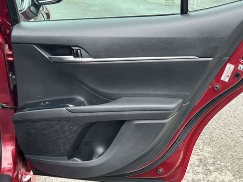 Used 2018 Toyota Camry LE FWD image 21