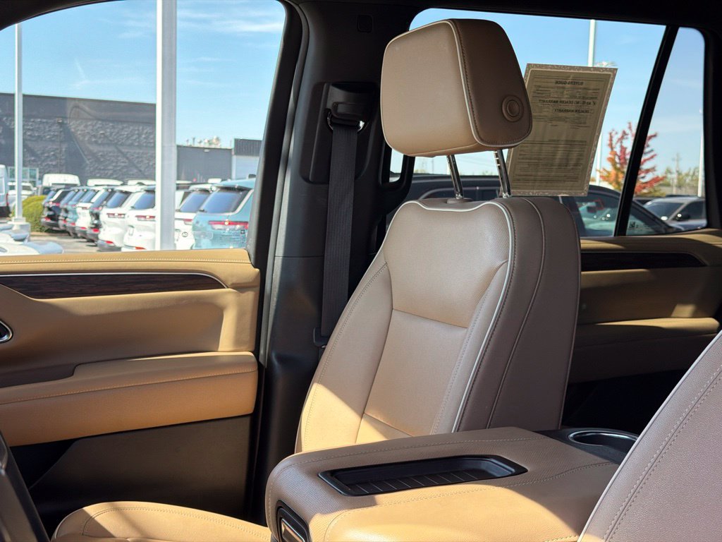 Used 2023 Chevrolet Tahoe Premier AWD/4WD image 14