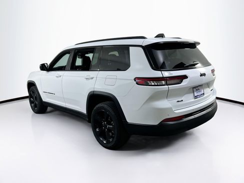 Used 2023 Jeep Grand Cherokee L Limited w/ Black Appearance Package AWD/4WD image 7