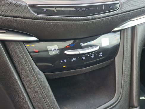 Used 2018 Cadillac XT5 Luxury w/ LPO, Black Ice Package AWD/4WD image 16