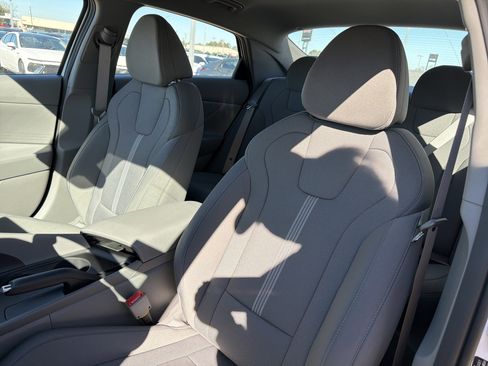 New 2026 Hyundai Elantra SE image 5