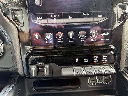 Used 2020 RAM 1500 Laramie AWD/4WD image 33