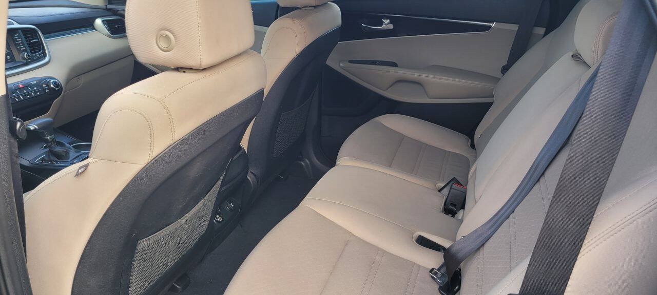 Used 2020 Kia Sorento LX FWD image 12
