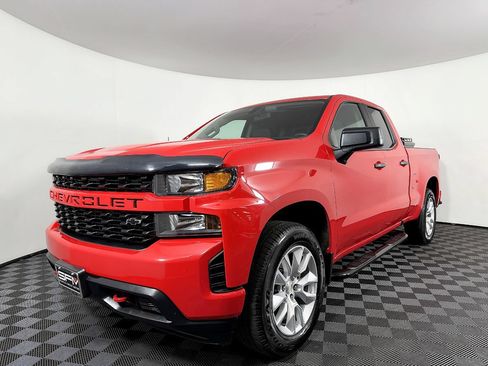 Used 2019 Chevrolet Silverado 1500 Custom w/ Custom Convenience Package AWD/4WD image 2