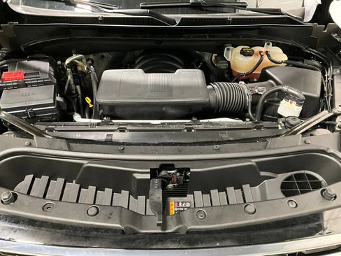 Used 2025 GMC Yukon AT4 w/ AT4 Premium Package AWD/4WD image 13