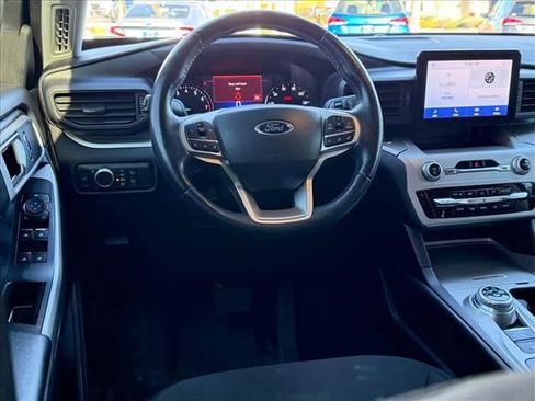 Used 2022 Ford Explorer XLT w/ Class IV Trailer Tow Package image 9