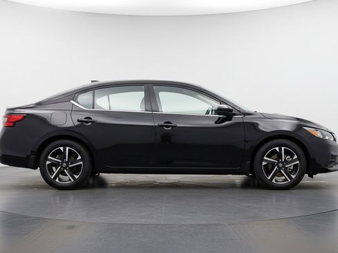 Used 2025 Nissan Sentra SV FWD image 11