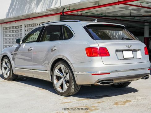 Used 2017 Bentley Bentayga image 6
