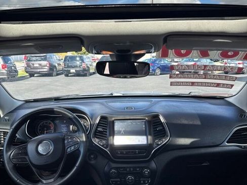 Used 2019 Jeep Cherokee Trailhawk image 13