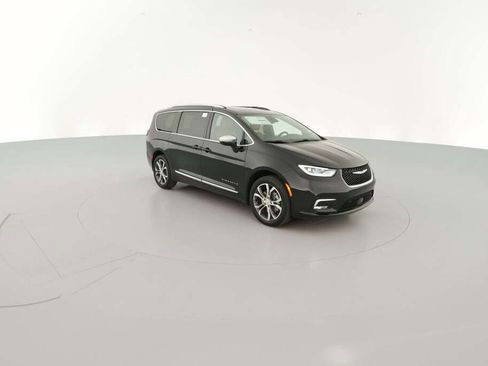 New 2026 Chrysler Pacifica Pinnacle image 16