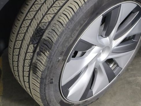 Used 2023 Tesla Model Y Long Range AWD/4WD image 37