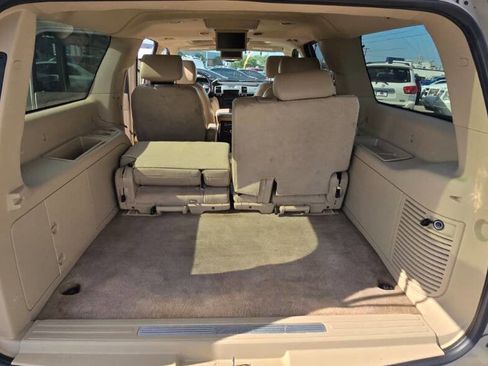 Used 2009 Cadillac Escalade ESV AWD image 22