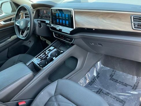 Used 2024 Volkswagen Atlas SE FWD image 23