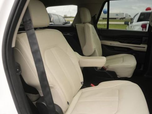 Used 2019 Ford Expedition Platinum image 17