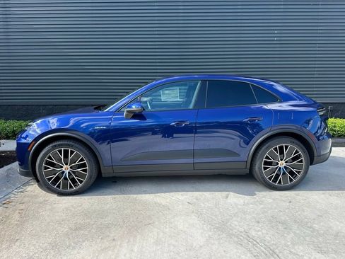New 2026 Porsche Macan 4 Electric AWD/4WD image 2