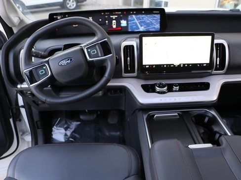 Certified 2025 Ford Expedition Active AWD/4WD image 18