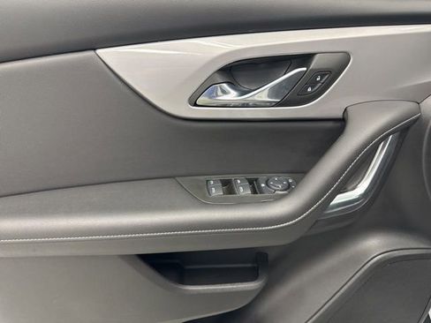 Used 2025 Chevrolet Blazer LT image 9