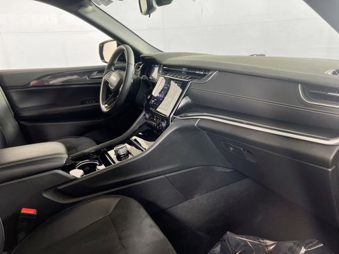 Used 2023 Jeep Grand Cherokee Altitude image 27