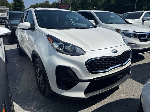 Used 2022 Kia Sportage LX FWD image 2
