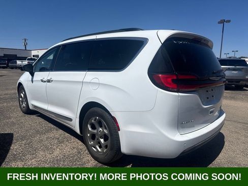 Used 2023 Chrysler Pacifica Limited FWD image 4