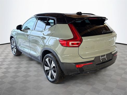 Used 2023 Volvo XC40 Recharge Plus image 8
