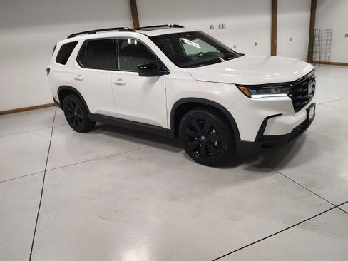 New 2025 Honda Pilot Black Edition image 2