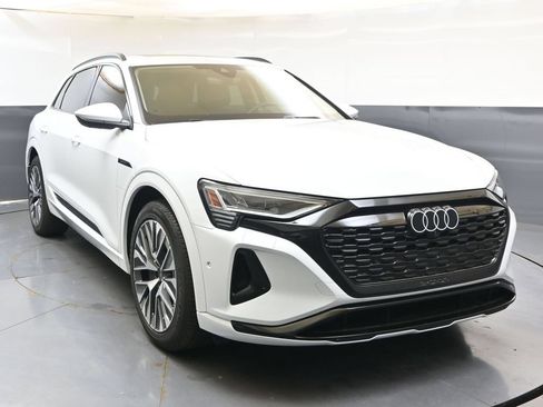 Used 2024 Audi Q8 e-tron Prestige AWD/4WD image 8