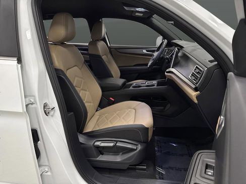Used 2025 Volkswagen Atlas Cross Sport SE FWD image 27