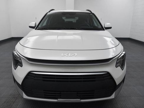 Used 2023 Kia Niro EX image 2