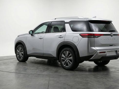 Used 2025 Nissan Pathfinder SV FWD image 6