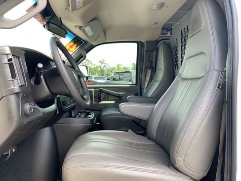 Used 2023 GMC Savana 2500 Extended RWD image 16