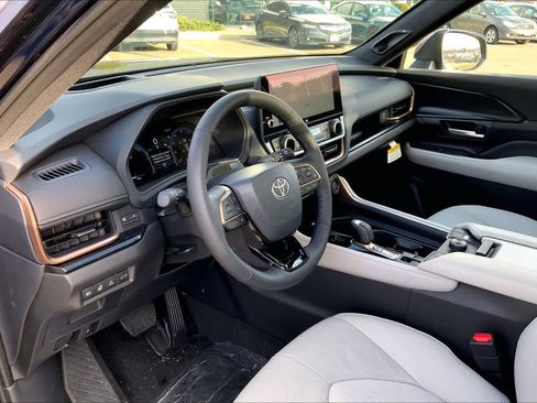 New 2026 Toyota Grand Highlander Hybrid MAX Platinum image 8