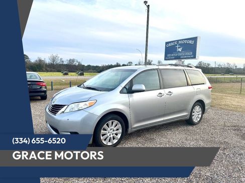 Used 2011 Toyota Sienna LE image 1