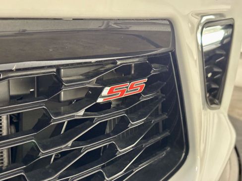 Used 2018 Chevrolet Camaro SS RWD image 4